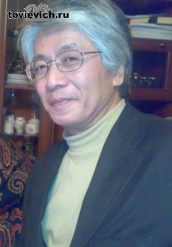 Эйдзи Камия - известный японский педагог, профессор факультета развития человека Университета Тачибана (г. Киото), доктор антропологической культурологии.