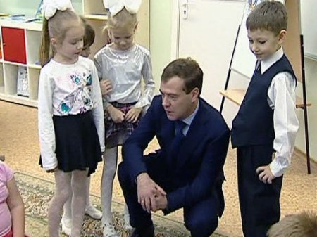 Медведев: на дошкольное образование могут выделить еще 10 млрд рублей