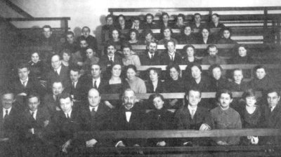 Г.И. Челпанов с учениками в Большой аудитории Психологического института 1922 г.